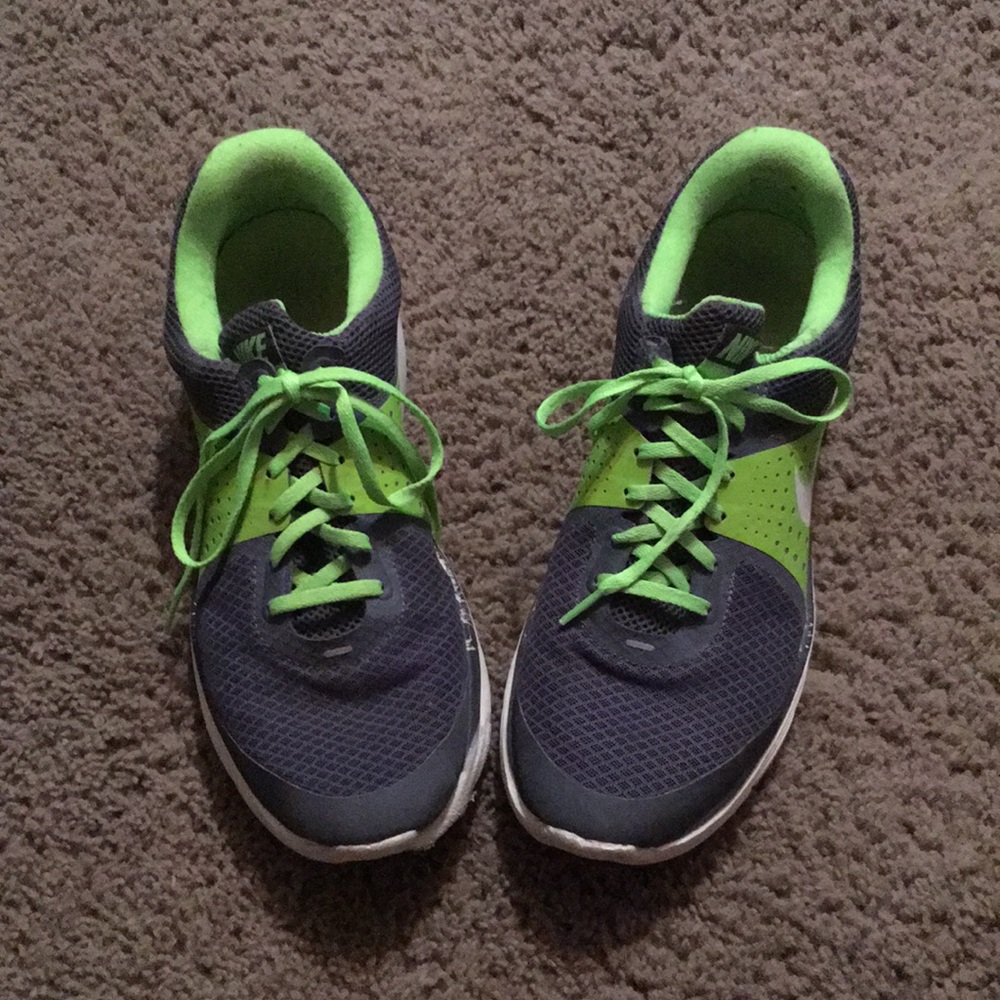 Ladies Nike Lunarlon Dynamic Support gray/lime green tennis shoes Size 11
